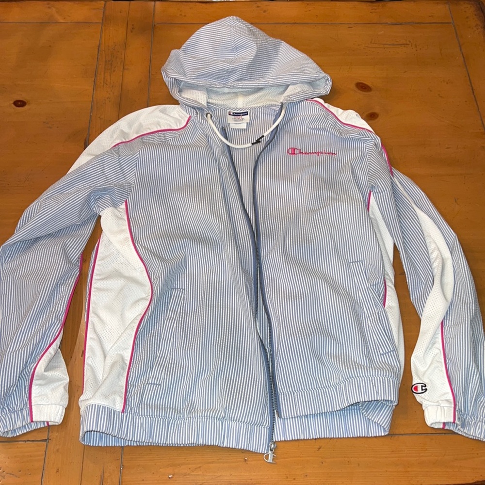 Mens “Champion” seersucker zip-up jacket with hood - size large (barely worn)